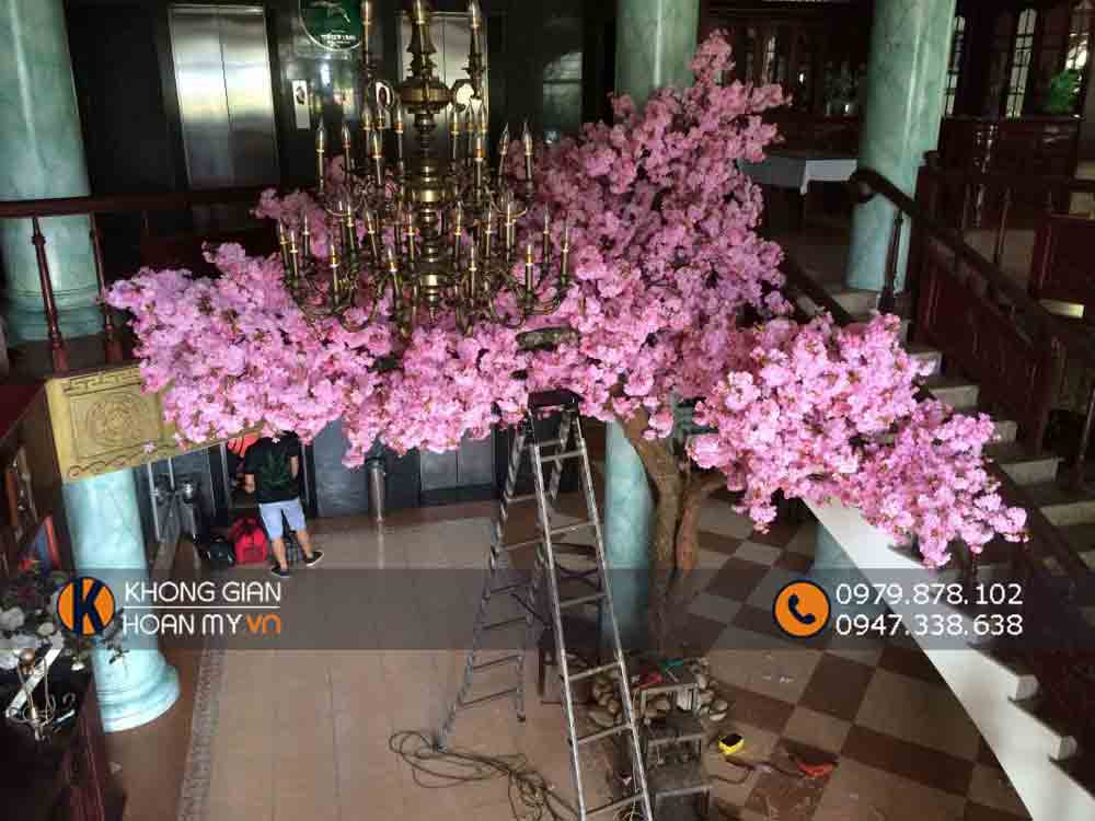 Thi C&ocirc;ng C&acirc;y Hoa Giả